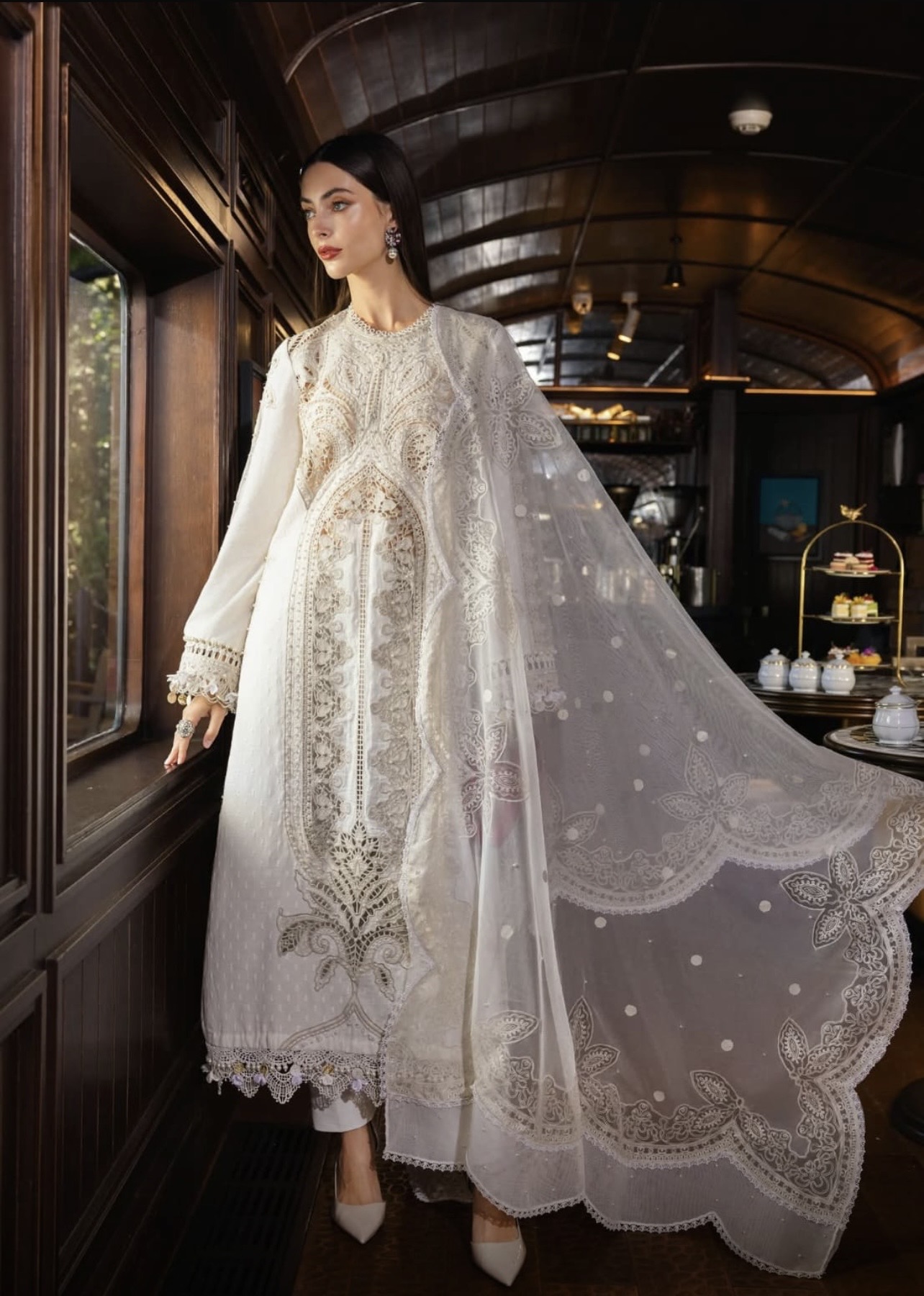 RD#003 Luxuries White